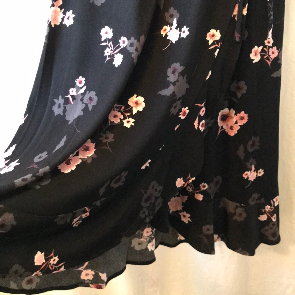 NWT Candie’s Black Floral Wrap Dress - Picture 8 of 8